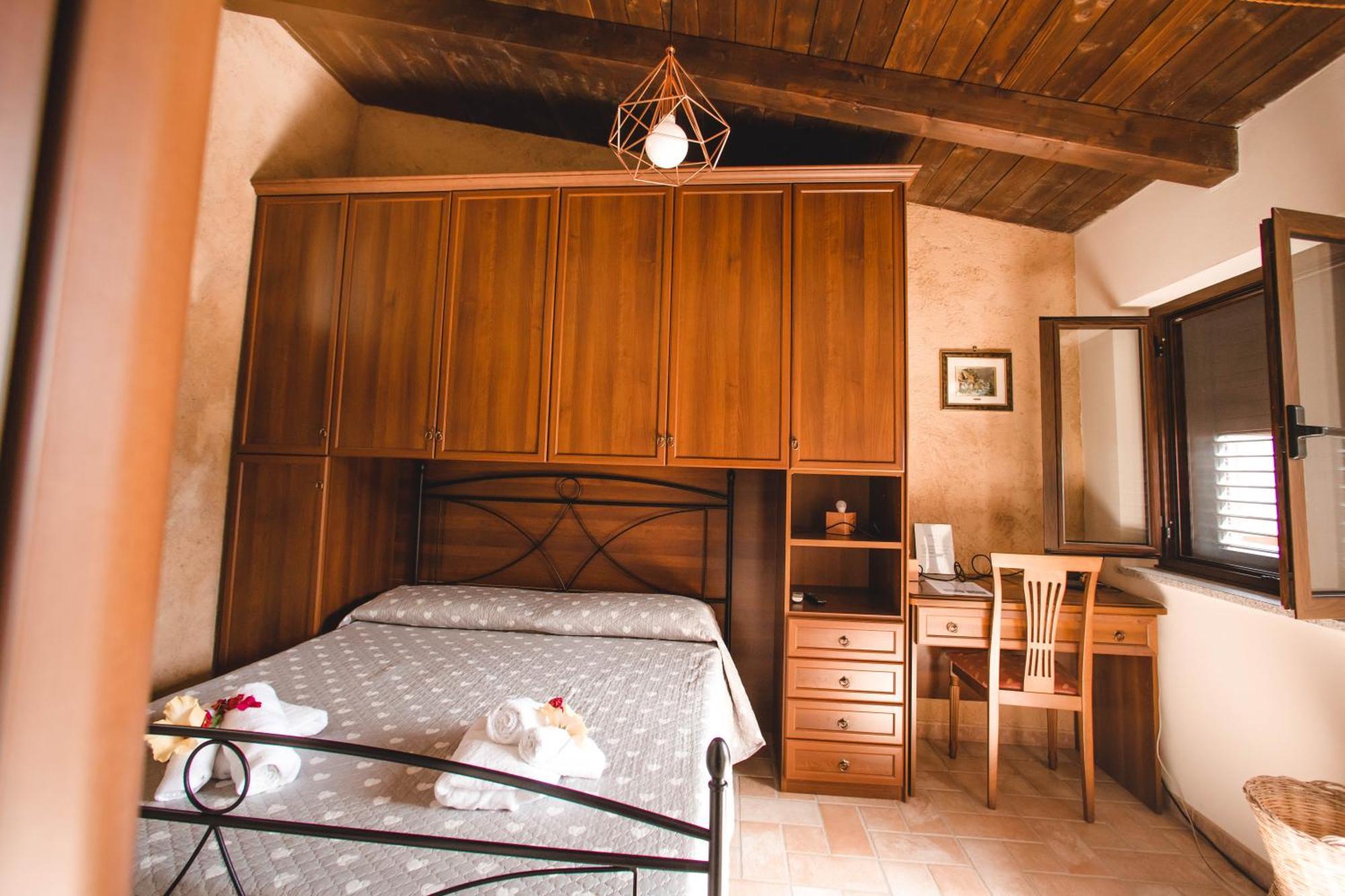 Calami - Villa Romeo - Private Apartments With Pool, Seaview & Olive Grove Santa Caterina Dello Ionio Marina Ngoại thất bức ảnh